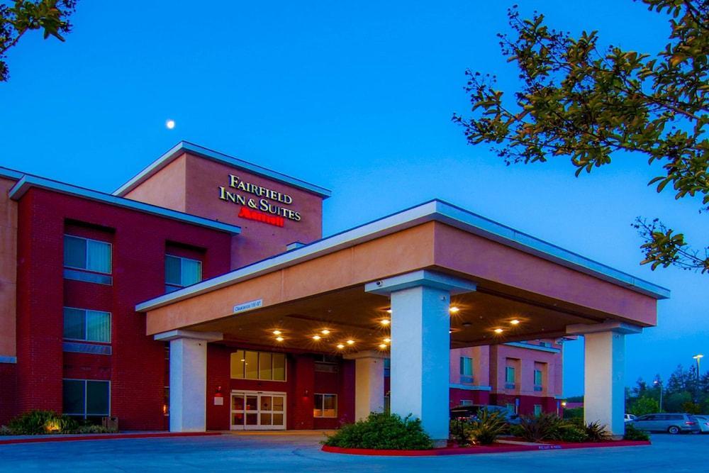 Fairfield & By Marriott Visalia Hotel