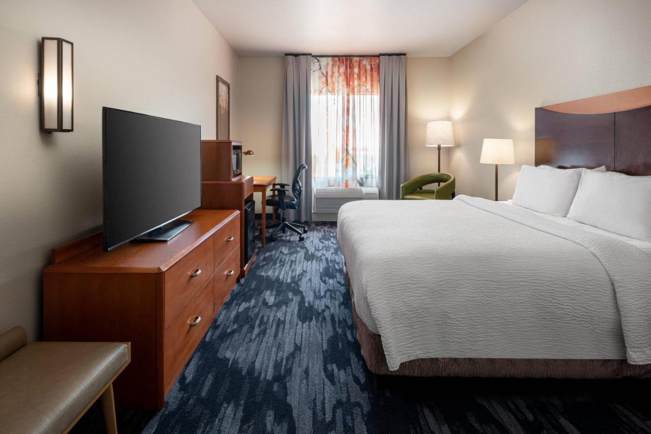 Fairfield & By Marriott Visalia Hotel