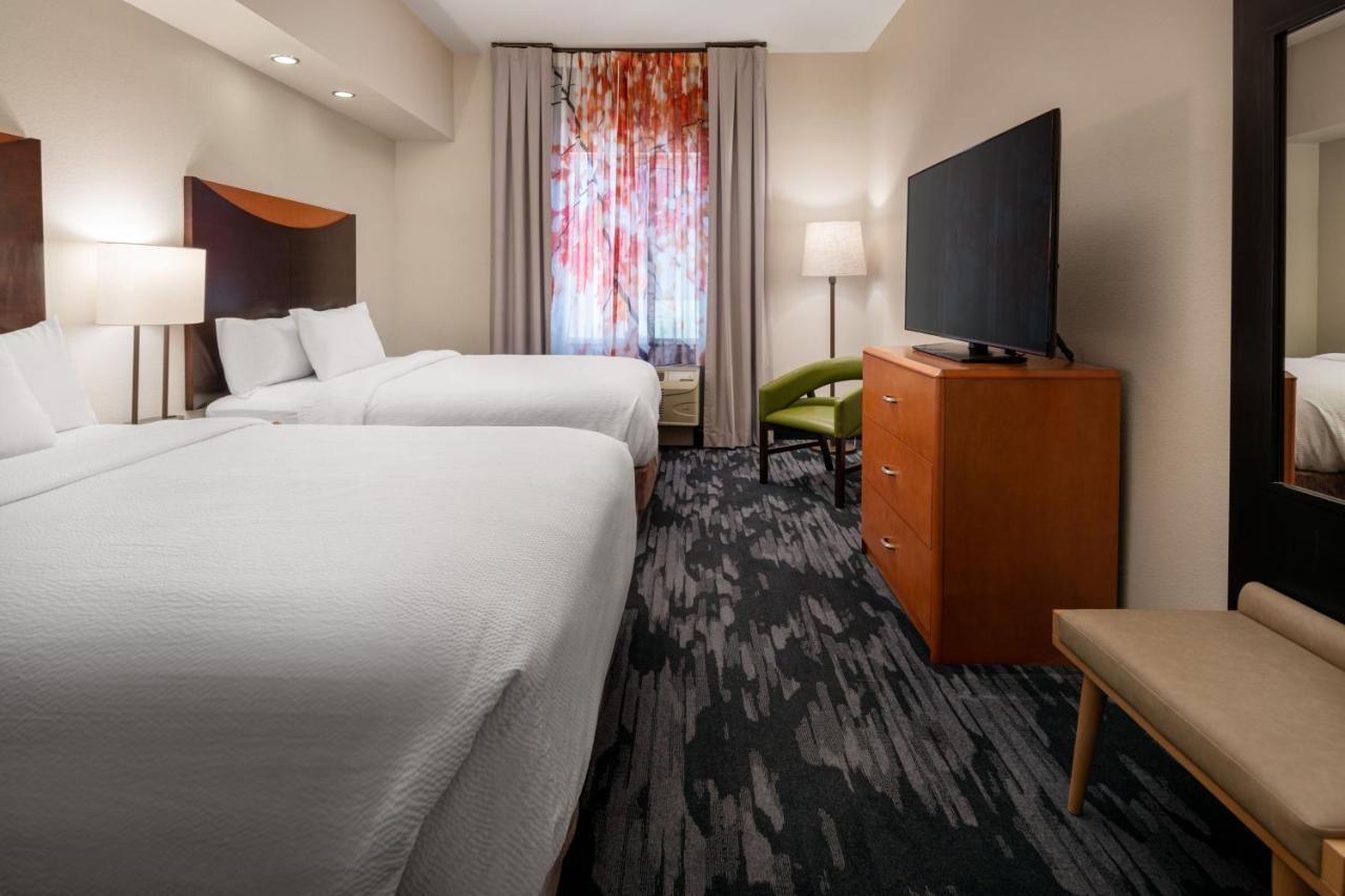Hotel Fairfield & By Marriott Visalia 3*