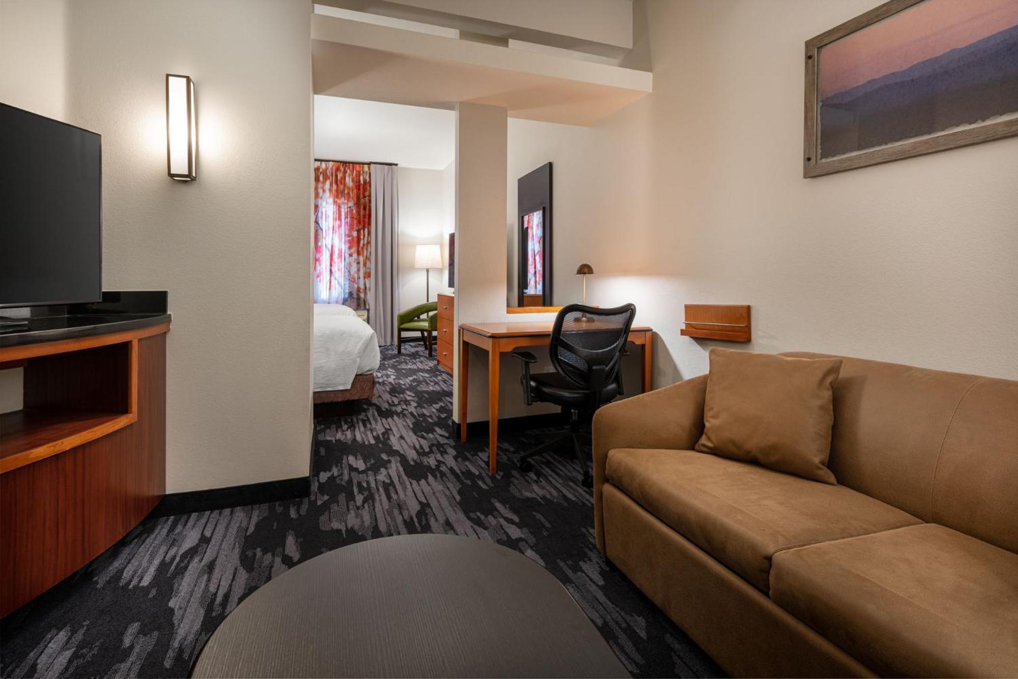 Hotel Fairfield & By Marriott Visalia