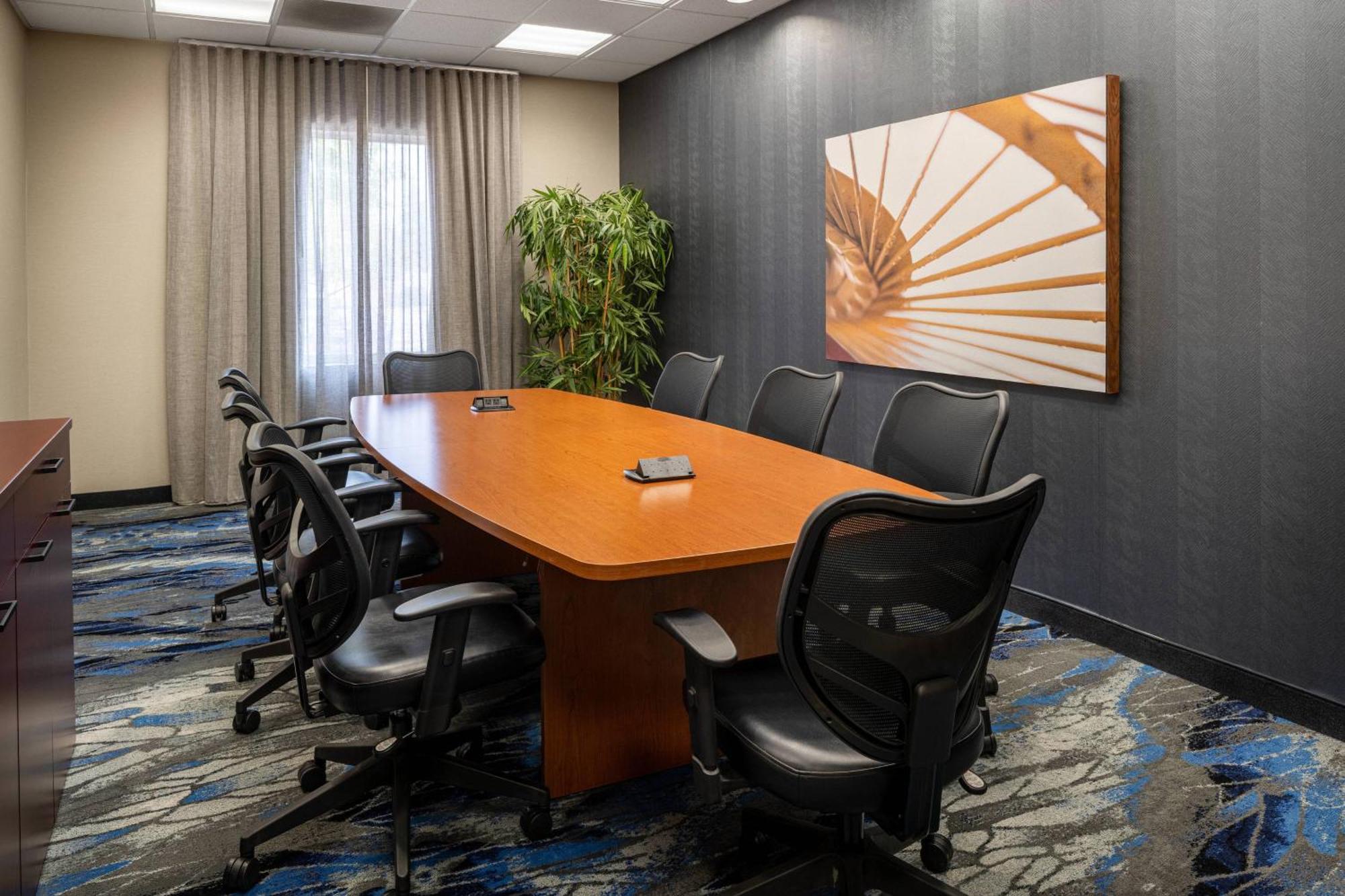 Hotel Fairfield & By Marriott Visalia
