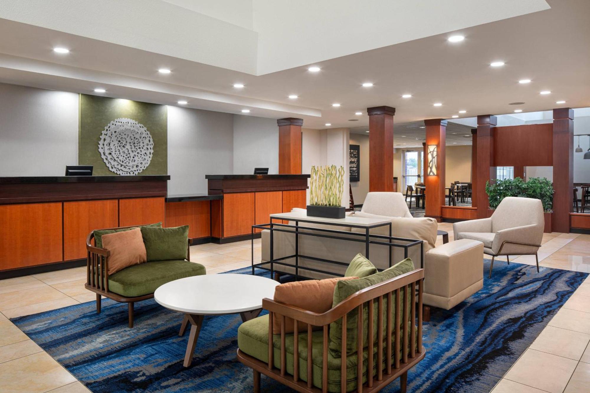 Fairfield & By Marriott Visalia Hotel 3*
