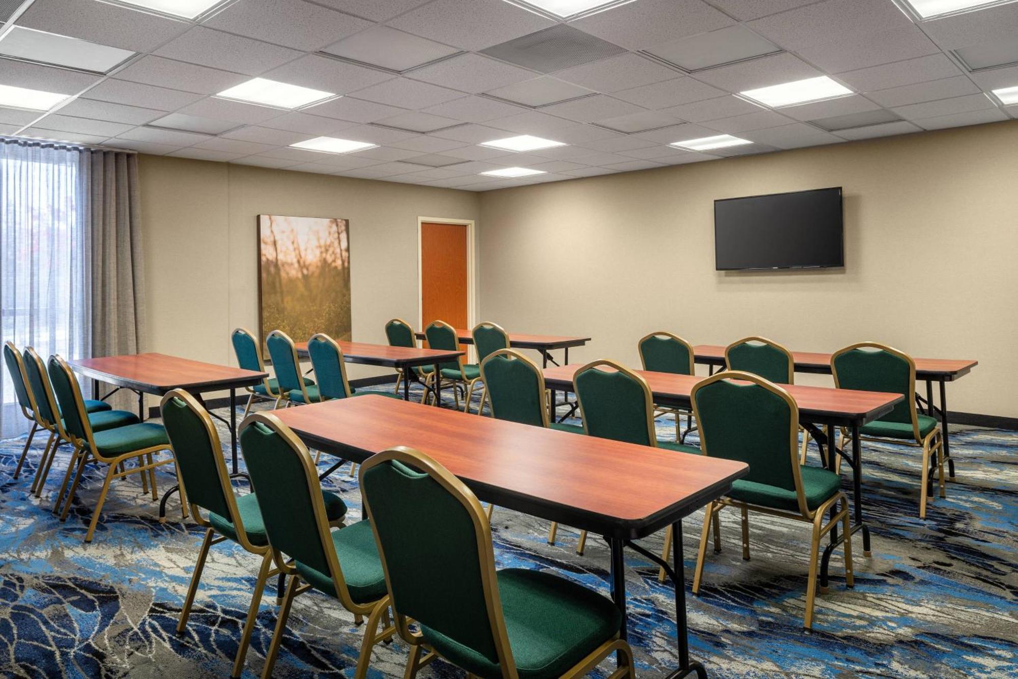 Fairfield & By Marriott Visalia Hotel Tulare