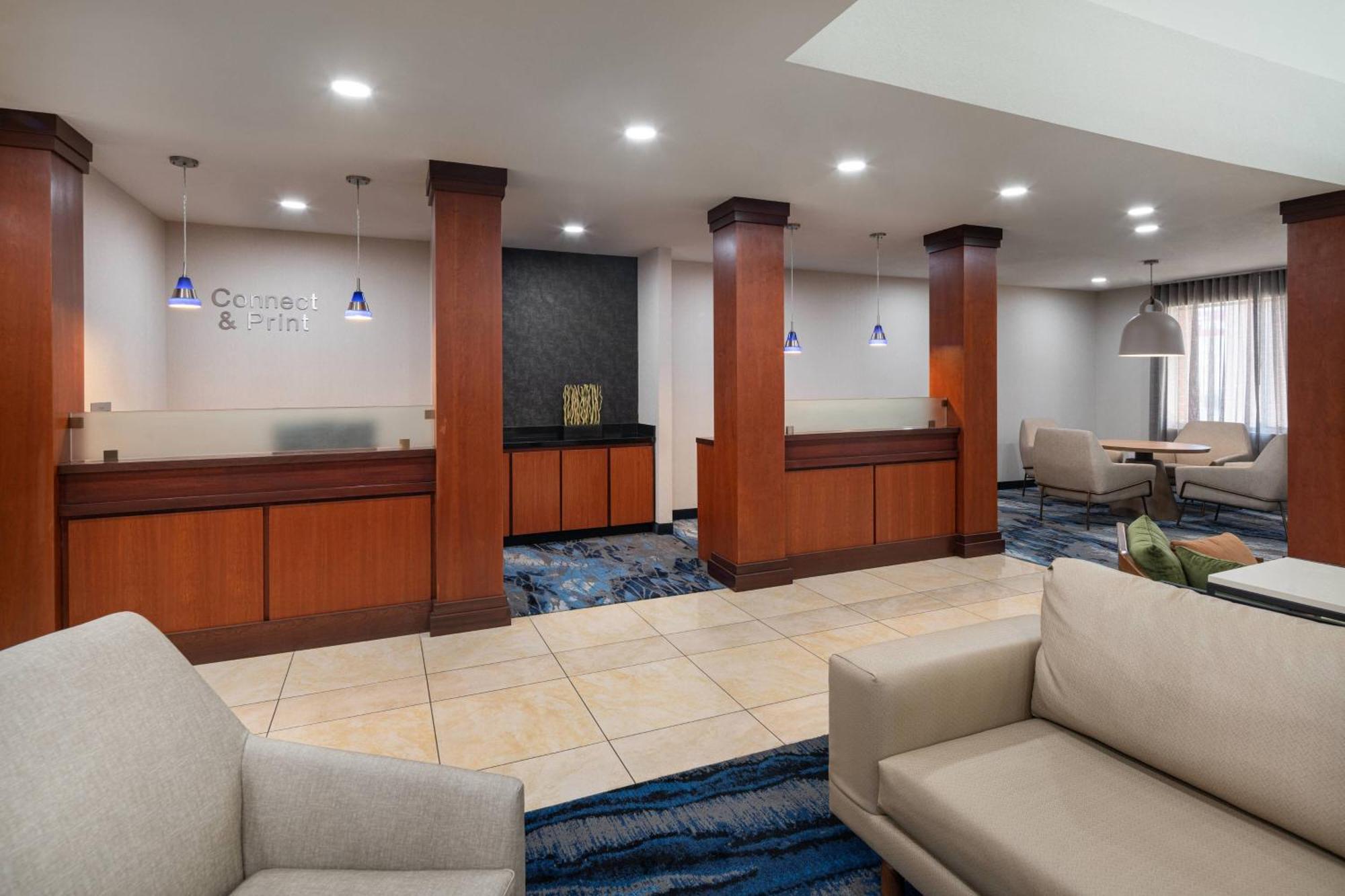 Hotel Fairfield & By Marriott Visalia Tulare